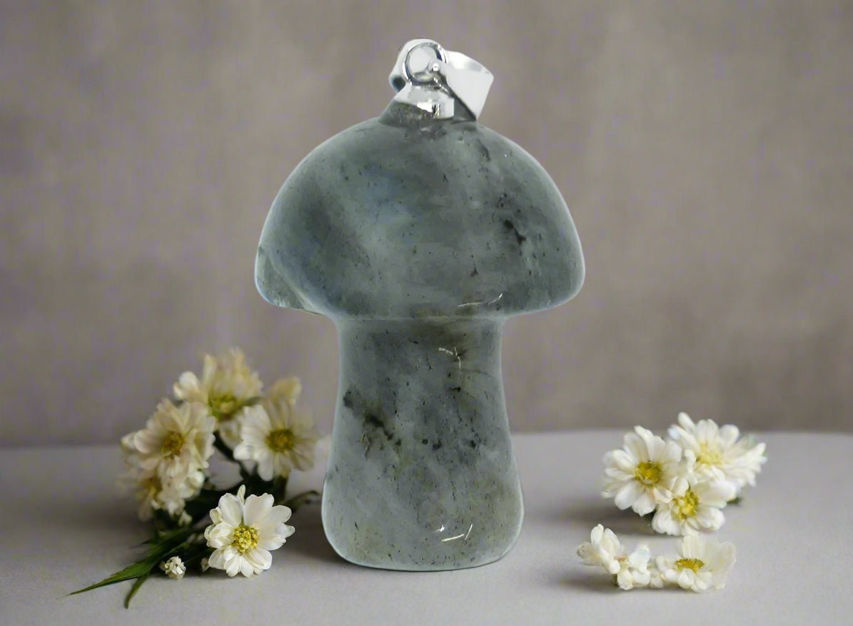🌌 Labradorite Mushroom Pendant – Protection, Intuition & Transformation Mystery. Magic. Spiritual Awakening. - Auras Workshop Auras Workshop