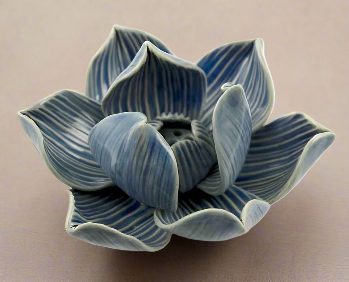 💙 Lotus Incense Holder – Blue Ceramic Design | Spiritual & Decorative - Auras Workshop Auras Workshop