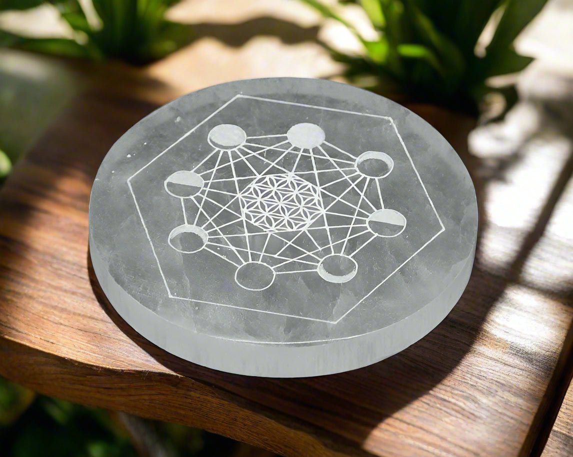 🌙 Selenite Charging Plate – Moon Phase Engraving (10cm) - Auras Workshop Auras Workshop