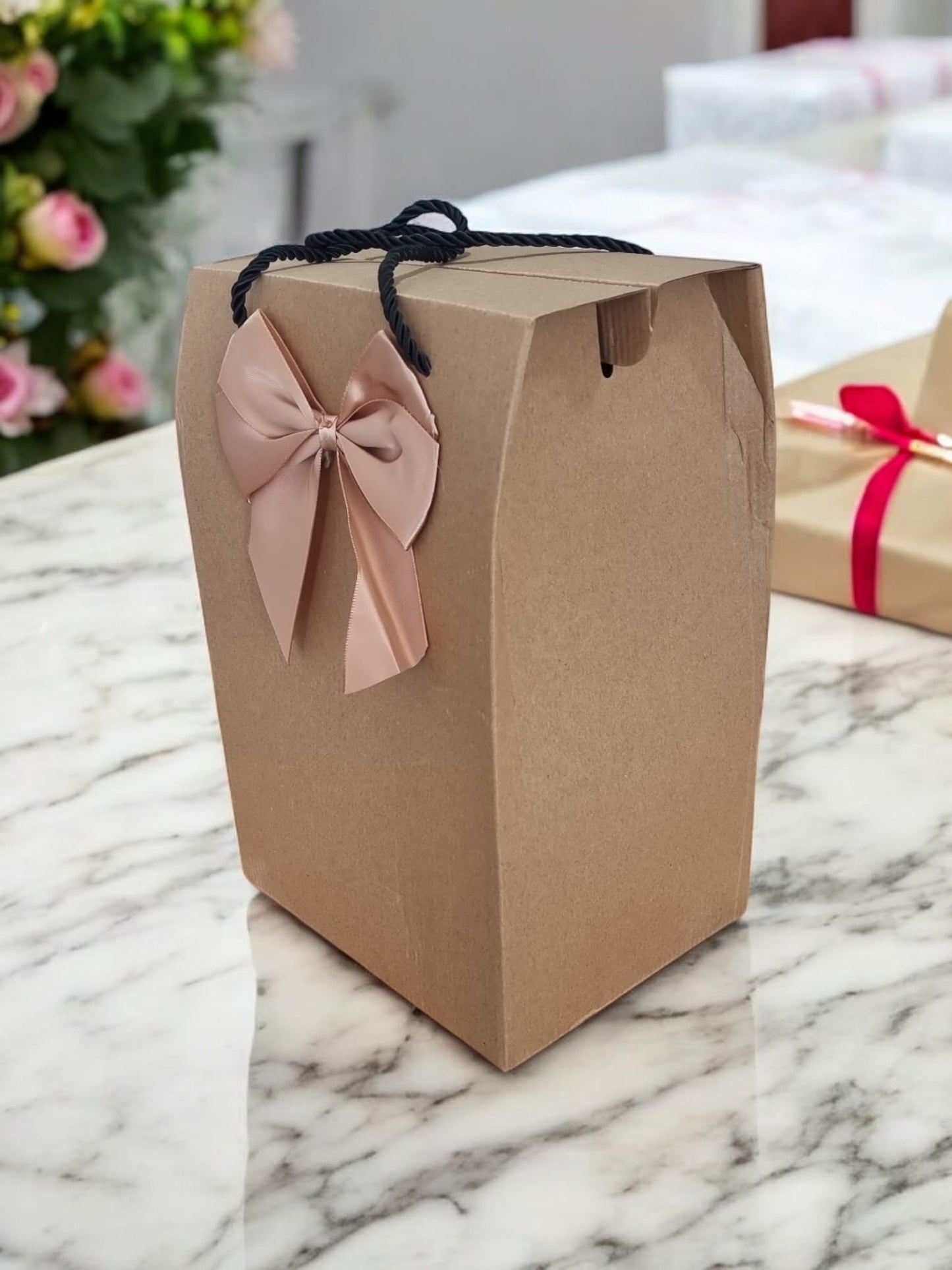 Eco-Friendly Kraft Paper Gift Box Bag with Bow and Handle (185x145x275 mm)