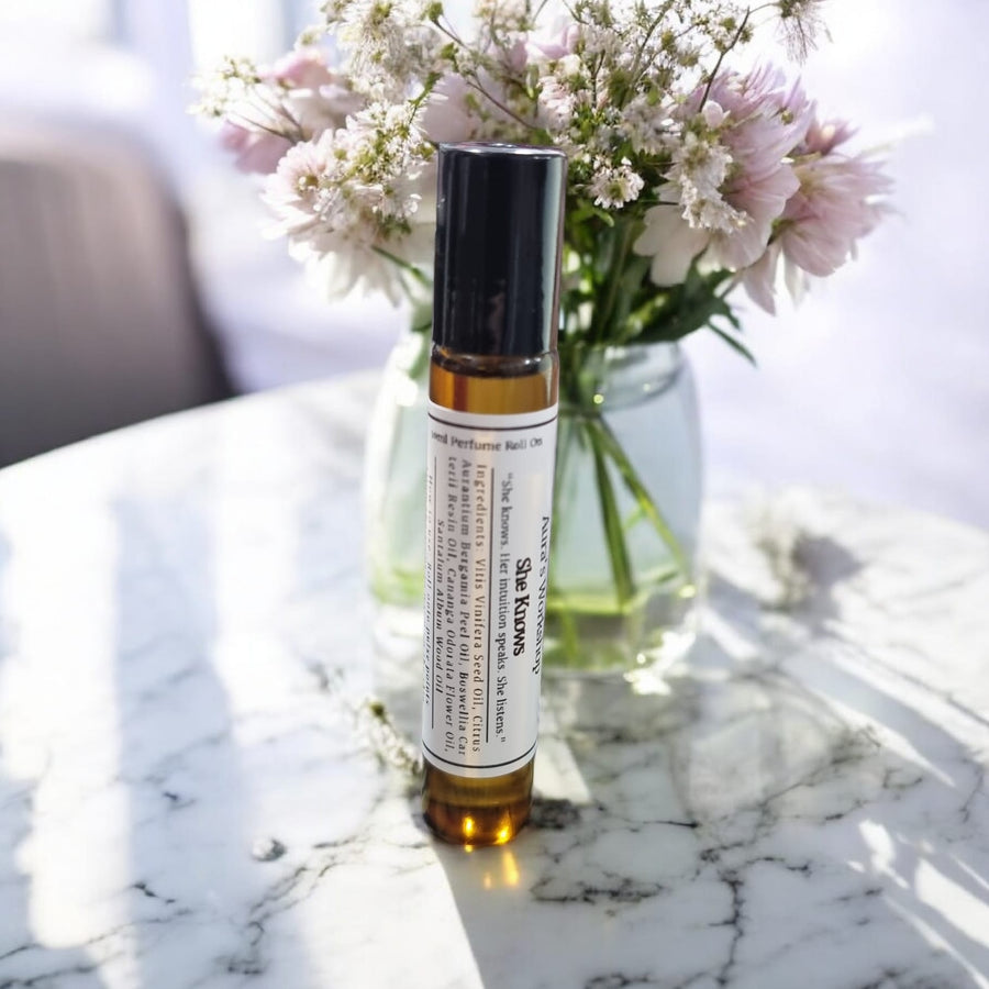 ✨ Aura’s Workshop – “She Knows” Perfume Roll-On 10ml