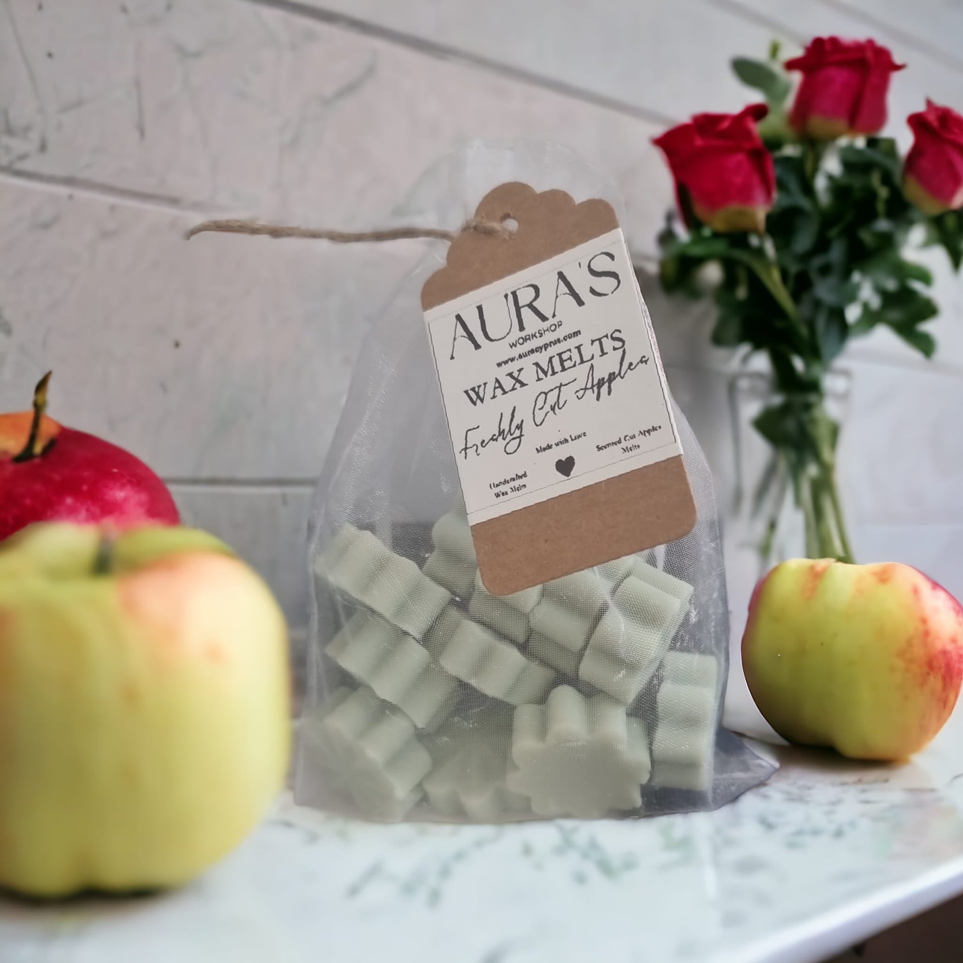 Freshly Cut Apple Flower Shaped x12 Wax Melt Bar in Organza Bag - Auras Workshop Auras Workshop