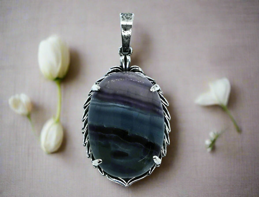 🌈 Oval Fluorite Pendant – Focus, Protection & Spiritual Growth Clarity. Balance. Renewal.